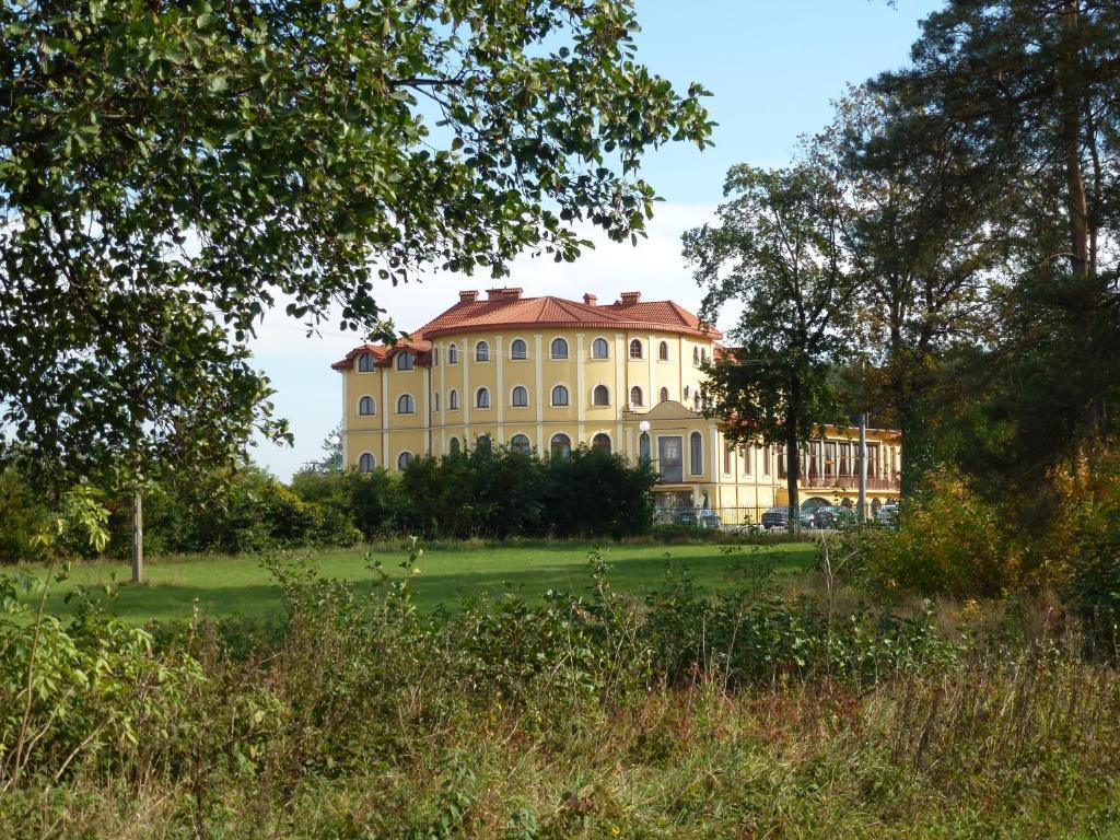 Hotel Krolewski Janów Lubelski Buitenkant foto