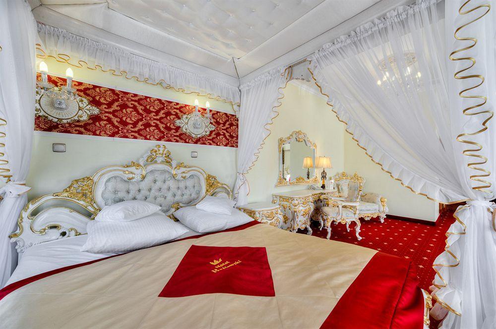 Hotel Krolewski Janów Lubelski Buitenkant foto