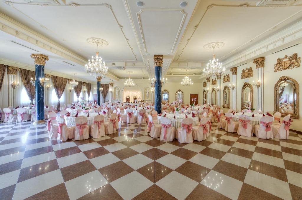 Hotel Krolewski Janów Lubelski Buitenkant foto