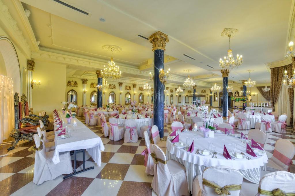 Hotel Krolewski Janów Lubelski Buitenkant foto