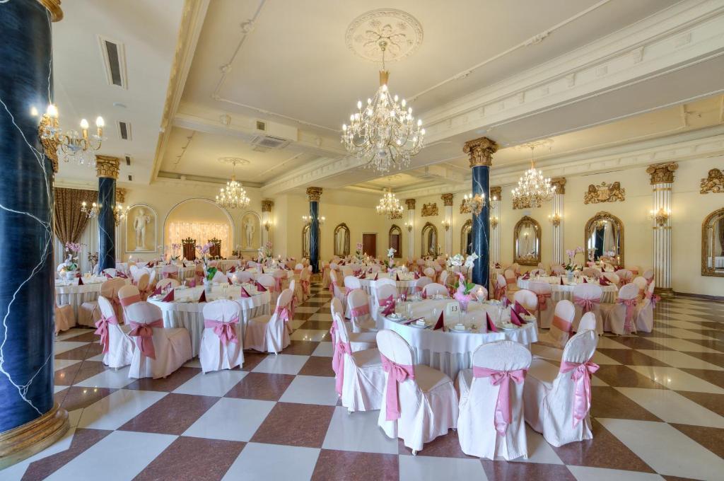 Hotel Krolewski Janów Lubelski Buitenkant foto