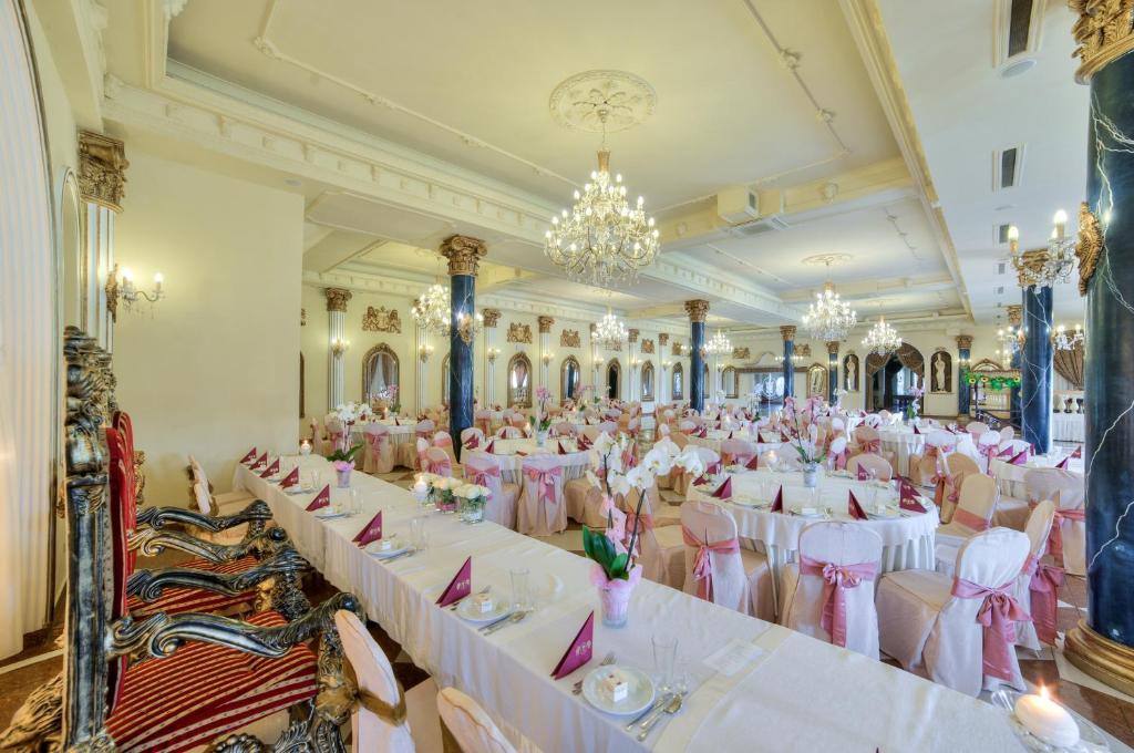 Hotel Krolewski Janów Lubelski Buitenkant foto