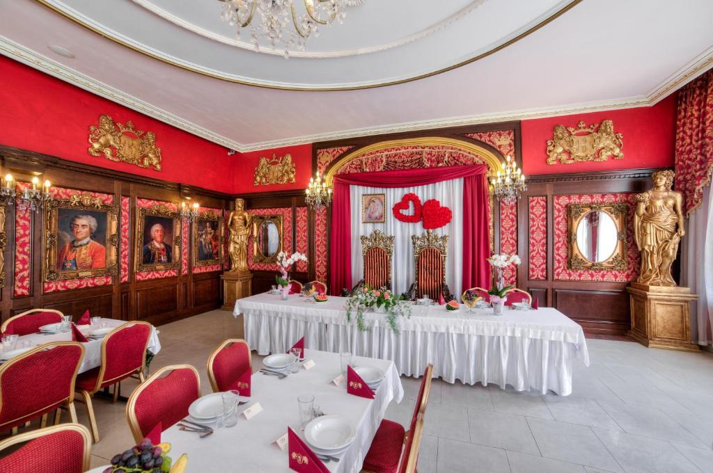 Hotel Krolewski Janów Lubelski Buitenkant foto
