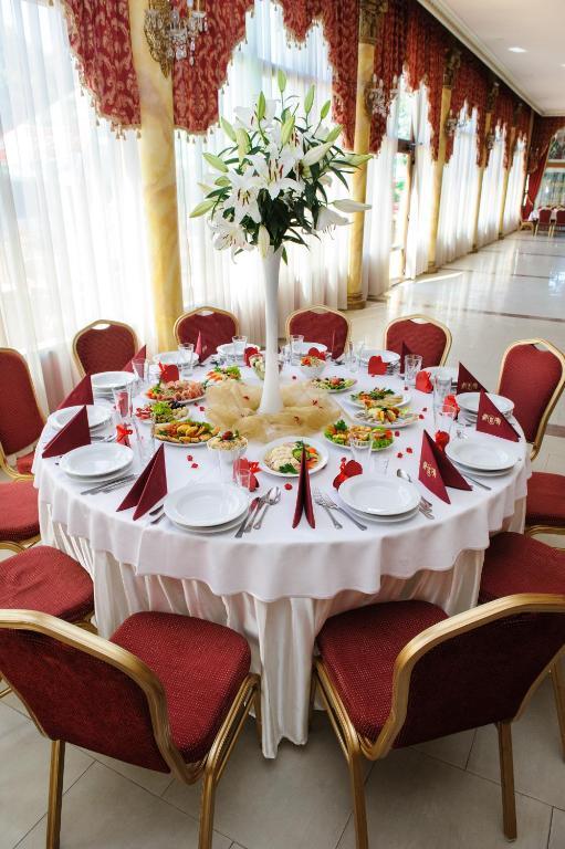 Hotel Krolewski Janów Lubelski Buitenkant foto