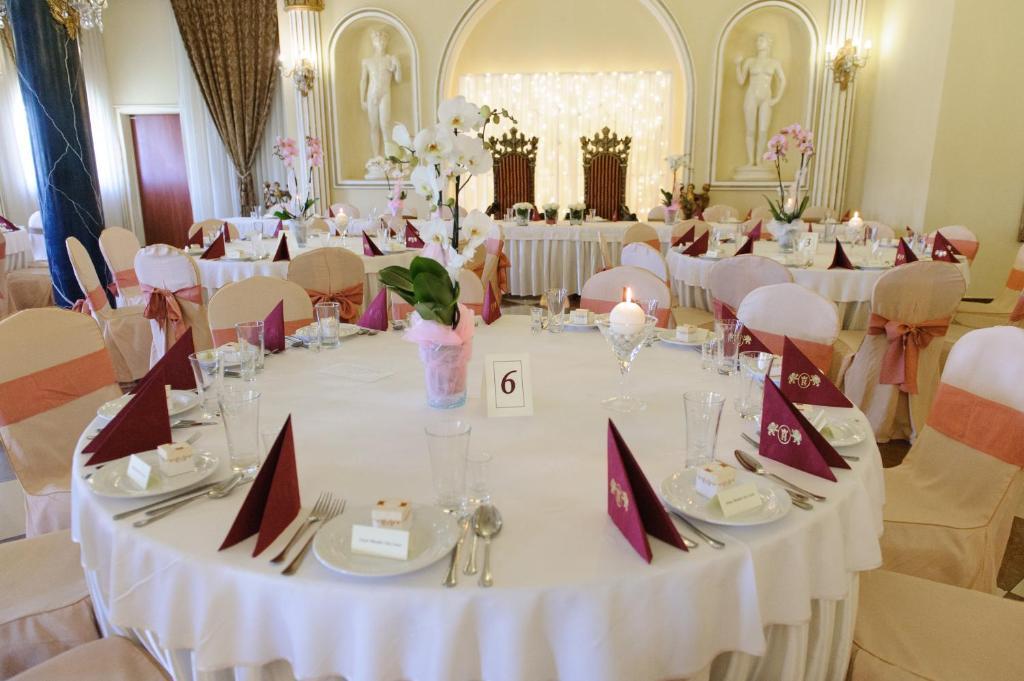 Hotel Krolewski Janów Lubelski Buitenkant foto