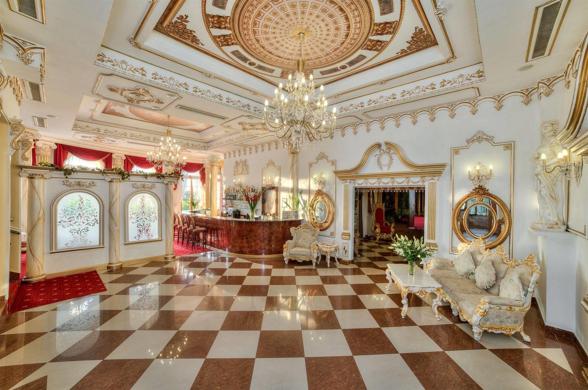 Hotel Krolewski Janów Lubelski Buitenkant foto