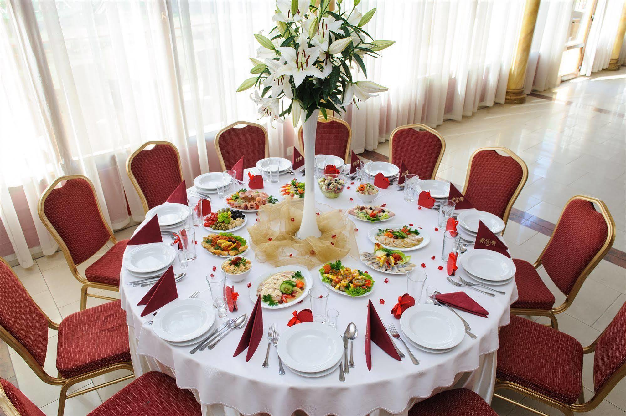 Hotel Krolewski Janów Lubelski Buitenkant foto