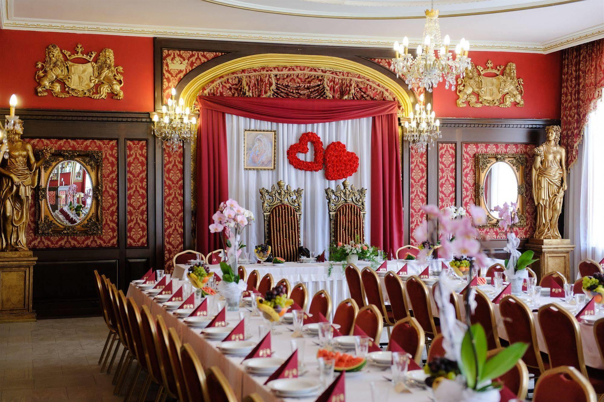 Hotel Krolewski Janów Lubelski Buitenkant foto