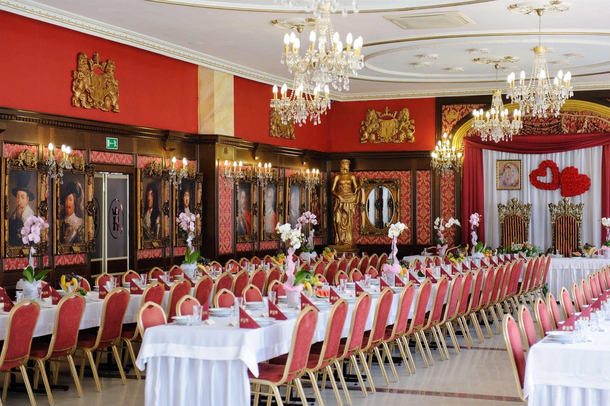 Hotel Krolewski Janów Lubelski Buitenkant foto