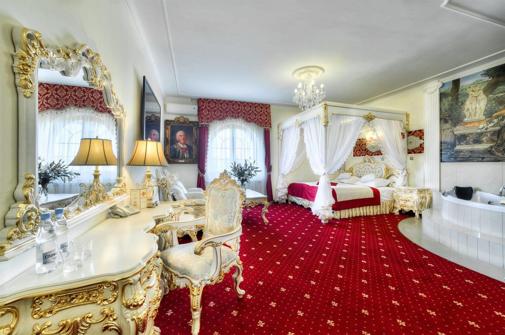 Hotel Krolewski Janów Lubelski Buitenkant foto