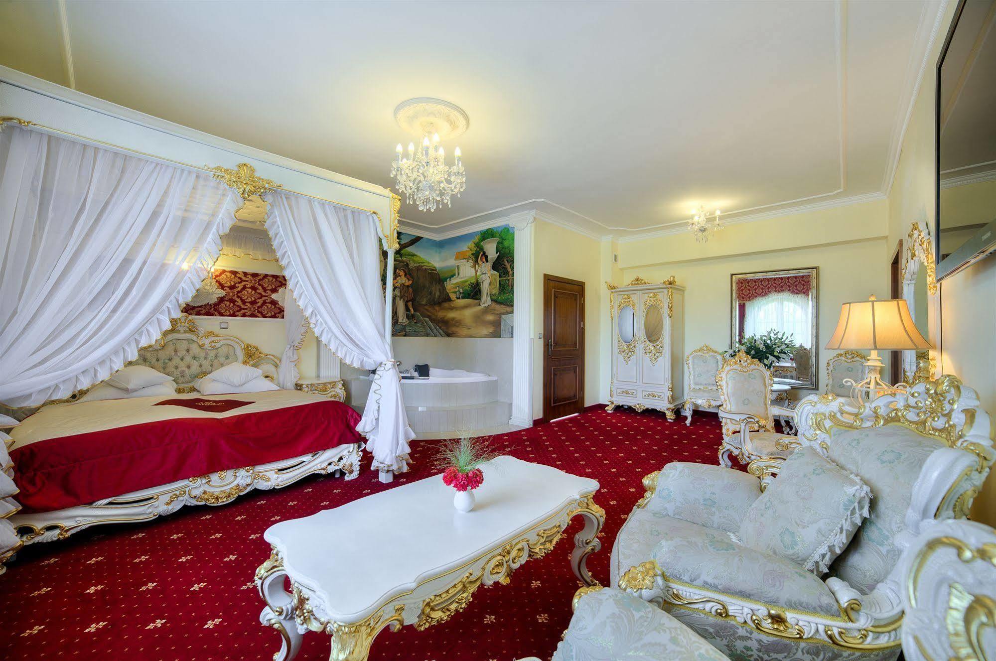 Hotel Krolewski Janów Lubelski Buitenkant foto