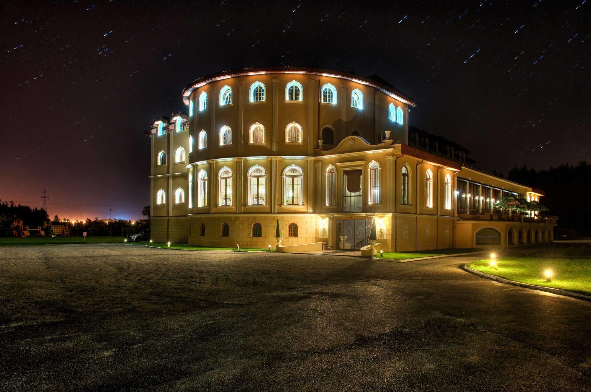 Hotel Krolewski Janów Lubelski Buitenkant foto